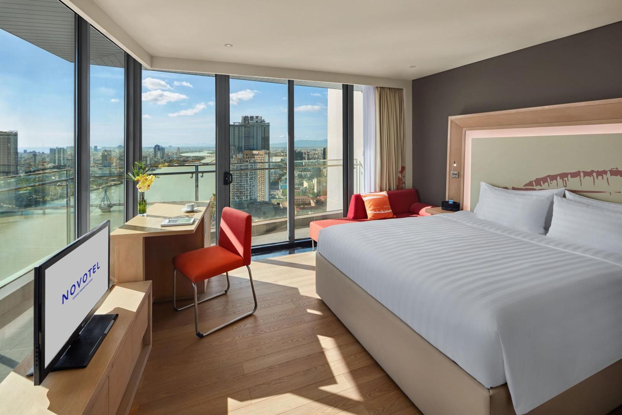 Khách sạn Novotel Premier River